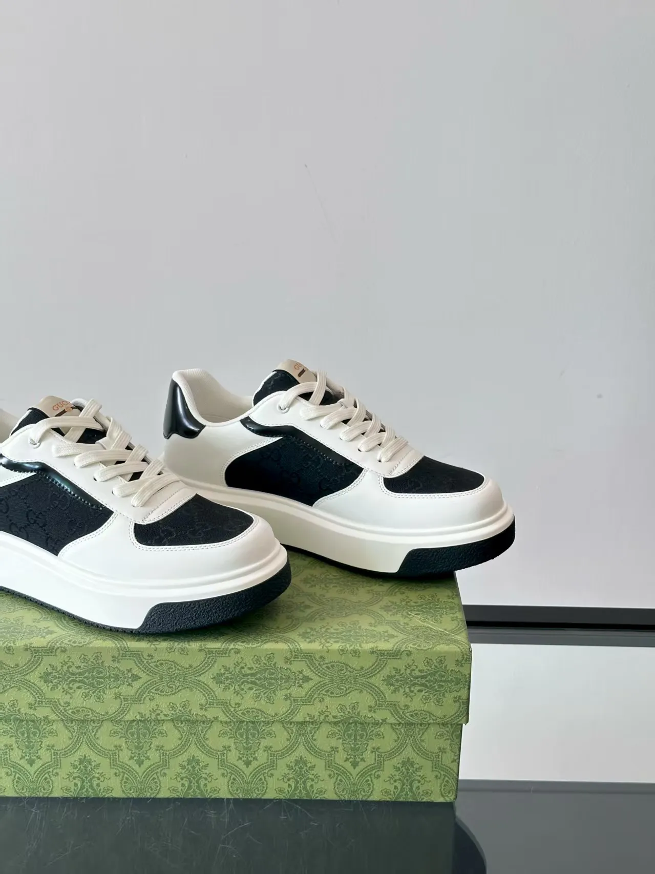Factory price: 480💰New men's shoes GUCCI [Lightning] latest shoes shipped. Original quality, fashionable, special materials, sheepskin lining, new packaging. The foot feels super comfortable and the workmanship is impeccable. Size: 38-44, customized 45